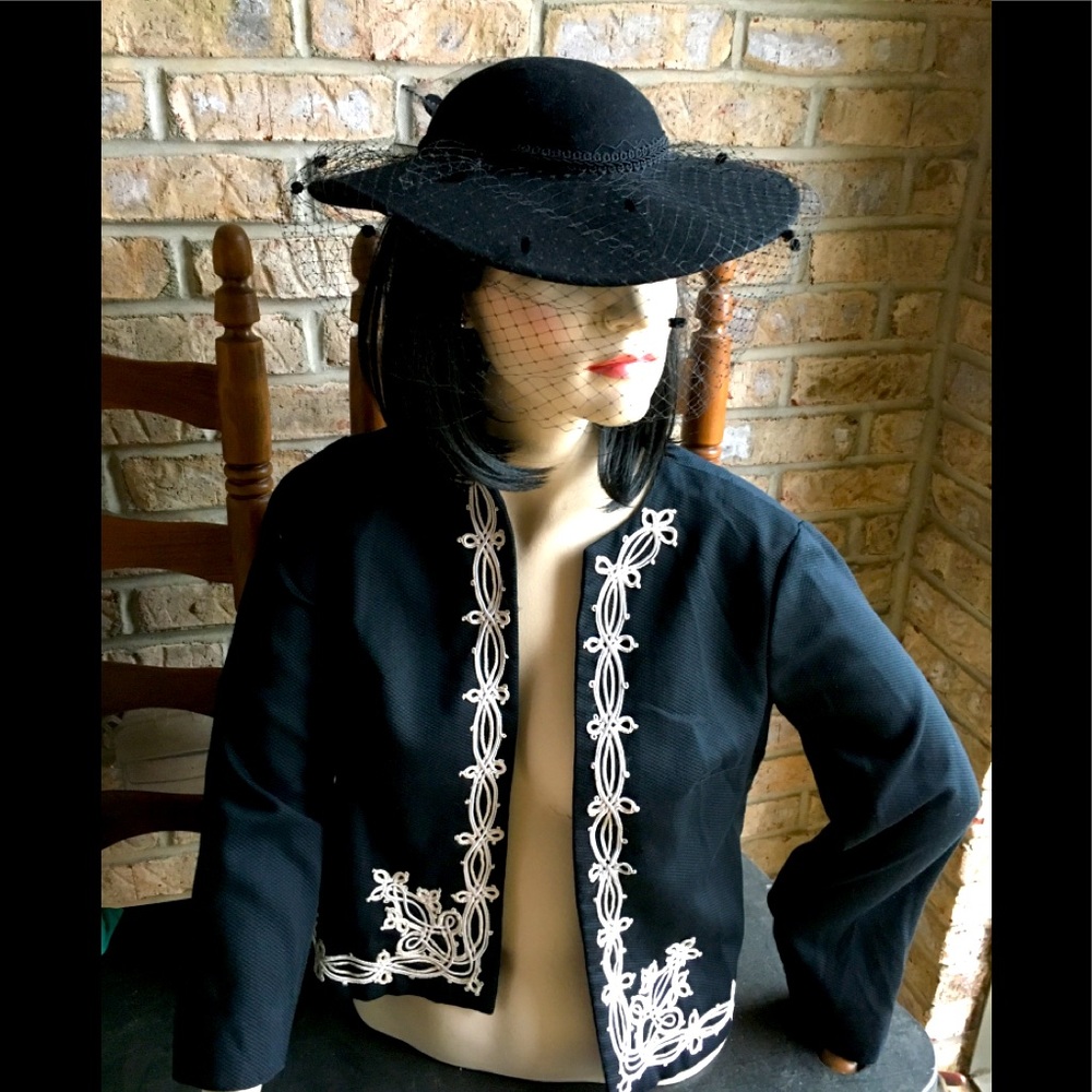 VINTAGE BLACK & IVORY EMBROIDERED JACKET
